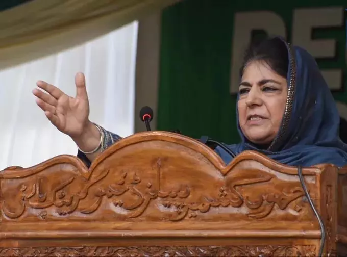 भारतीयों से शादी करने वाले पाकिस्तानियों को वापस भेजने के फैसले पर पुनर्विचार करें: Mehbooba Mufti भारतीयों से शादी करने वाले पाकिस्तानियों को वापस भेजने के फैसले पर पुनर्विचार करें: Mehbooba Mufti