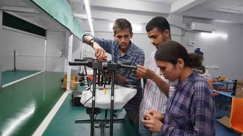 IIT Ropar ने स्वदेशी ड्रोन बनाने के लिए फर्म के साथ साझेदारी की IIT Ropar ने स्वदेशी ड्रोन बनाने के लिए फर्म के साथ साझेदारी की