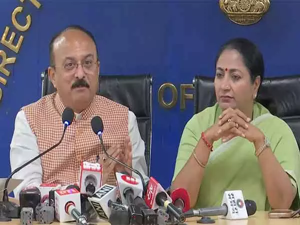 दिल्ली कैबिनेट ने शिकायतों के बीच स्कूल फीस संरचना को विनियमित करने वाले विधेयक को मंजूरी दी दिल्ली कैबिनेट ने शिकायतों के बीच स्कूल फीस संरचना को विनियमित करने वाले विधेयक को मंजूरी दी