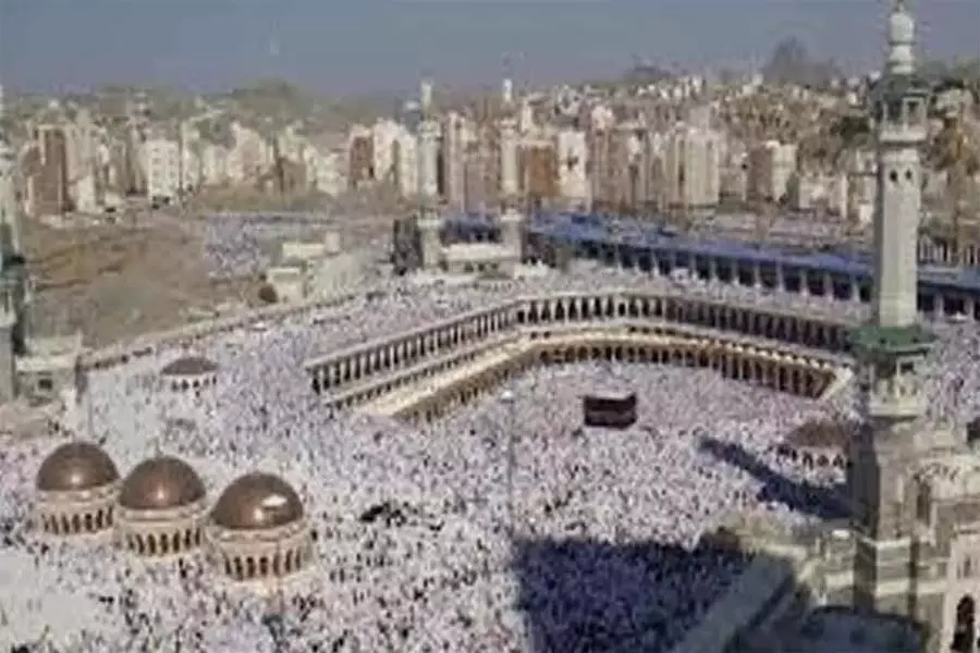 Hyderabad से भारतीय हज यात्रियों का पहला जत्था मदीना पहुंचा Hyderabad से भारतीय हज यात्रियों का पहला जत्था मदीना पहुंचा