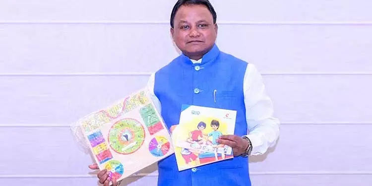 CM Majhi ने बचपन की प्रारंभिक शिक्षा को बढ़ावा देने के लिए जादू पेड़ किट की समीक्षा की CM Majhi ने बचपन की प्रारंभिक शिक्षा को बढ़ावा देने के लिए जादू पेड़ किट की समीक्षा की