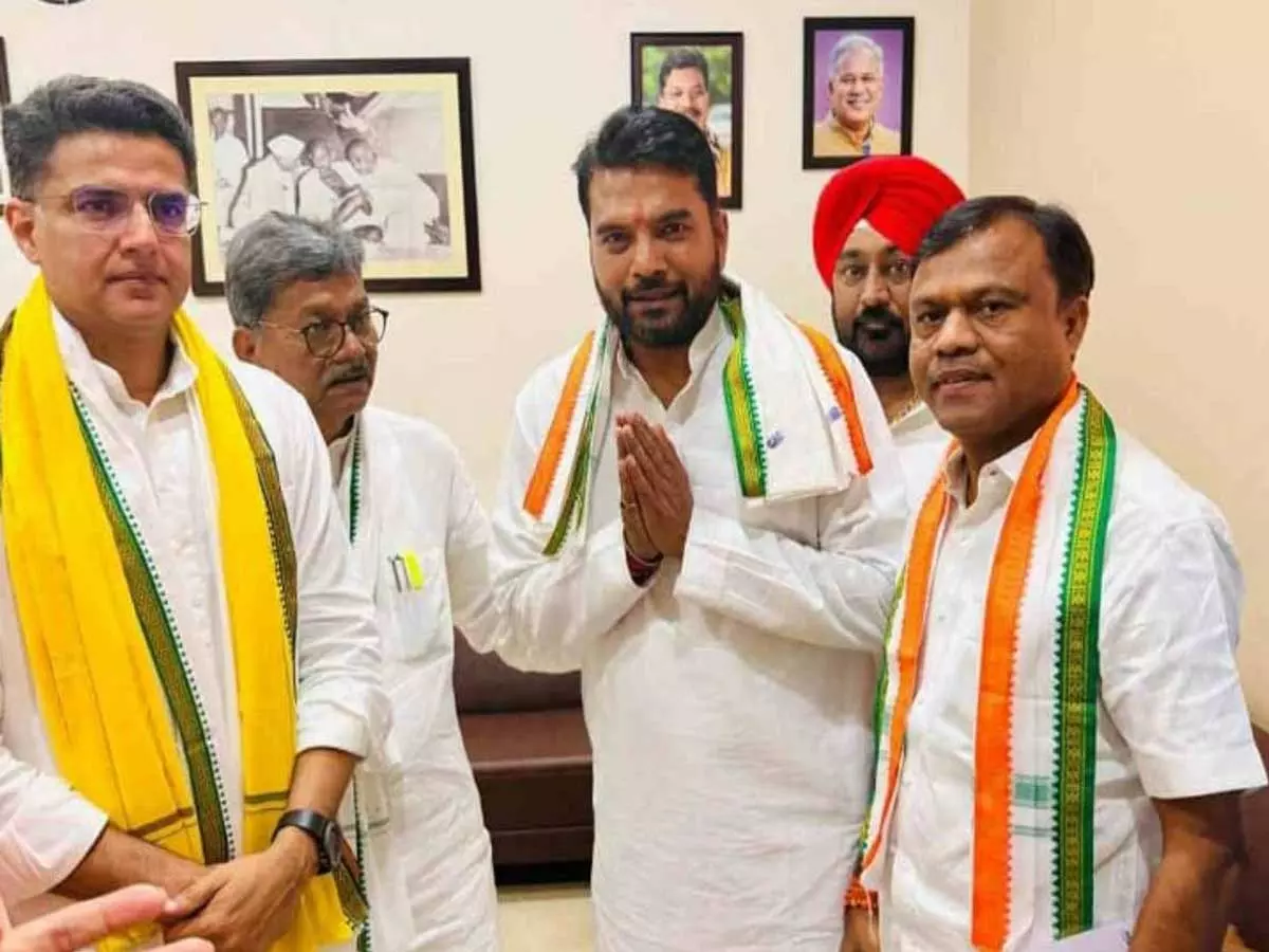 नेता प्रतिपक्ष को लेकर जबरदस्त खींचतान नेता प्रतिपक्ष को लेकर जबरदस्त खींचतान