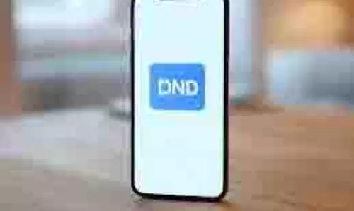 Tech Tips: Android और iPhone में कैसे एक्टिवेट करें DND मोड, जानें स्टेप-बाय-स्टेप प्रोसेस Tech Tips: Android और iPhone में कैसे एक्टिवेट करें DND मोड, जानें स्टेप-बाय-स्टेप प्रोसेस