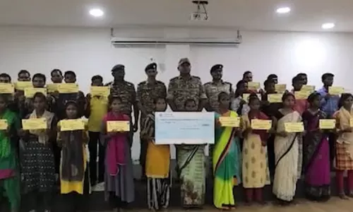 छत्तीसगढ़ : बीजापुर में 28.5 लाख रुपए के इनामी 24 नक्सलियों ने किया आत्मसमर्पण छत्तीसगढ़ : बीजापुर में 28.5 लाख रुपए के इनामी 24 नक्सलियों ने किया आत्मसमर्पण