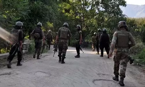 Doda-Kishtwar में आतंकियों और सहयोगियों के ठिकानों पर पुलिस की तलाशी Doda-Kishtwar में आतंकियों और सहयोगियों के ठिकानों पर पुलिस की तलाशी