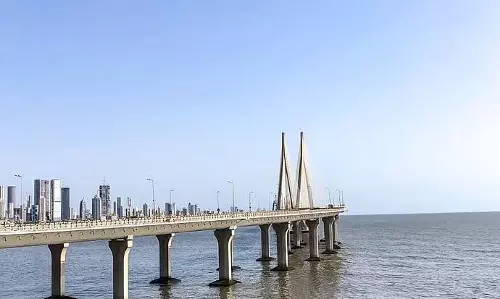 शहर में साफ आसमान के साथ उमस भरी गर्मी; राज्य में येलो अलर्ट जारी