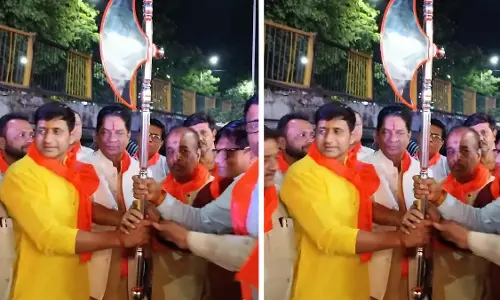 इंदौर में परशुराम जयंती समारोह के तहत निकाली गई शोभायात्रा इंदौर में परशुराम जयंती समारोह के तहत निकाली गई शोभायात्रा