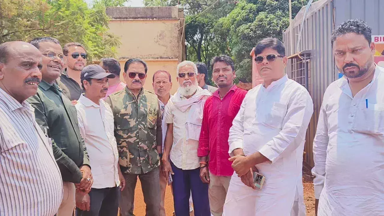 Lohardaga: लोहरदगा में आजसू को बड़ा झटका, सैकड़ों मजदूरों ने छोड़ी यूनियन