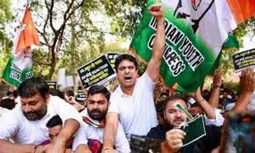 Delhi युवा कांग्रेस कार्यकर्ताओं ने पाक उच्चायोग में किया प्रदर्शन Delhi युवा कांग्रेस कार्यकर्ताओं ने पाक उच्चायोग में किया प्रदर्शन