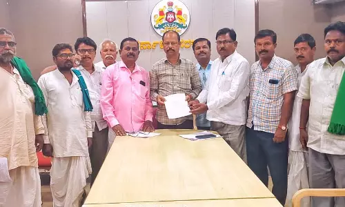 Karnataka : नदी से गाद हटाने की मांग