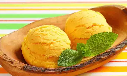 Mango Ice Cream: बाजार कि नहीं बच्चो को घर पर बना कर खिलाए मेंगो ऑयस्क्रीम Mango Ice Cream: बाजार कि नहीं बच्चो को घर पर बना कर खिलाए मेंगो ऑयस्क्रीम