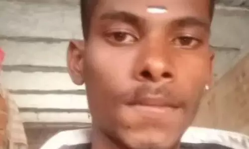 दोस्तों से शर्त लगाकर शराब में पानी मिलाए बिना पीने से युवक की मौत दोस्तों से शर्त लगाकर शराब में पानी मिलाए बिना पीने से युवक की मौत