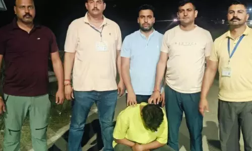 Bilaspur: हिमाचल में नशे के खिलाफ बड़ी कार्रवाई, बिलासपुर पुलिस के हत्थे चढ़ा तस्कर Bilaspur: हिमाचल में नशे के खिलाफ बड़ी कार्रवाई, बिलासपुर पुलिस के हत्थे चढ़ा तस्कर