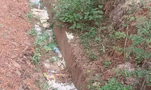 वर्षा जल संचयन का अधूरा कार्य: विरोध का आमंत्रण