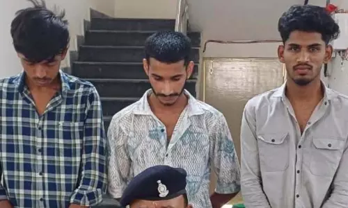 तीन स्टंटबाज गिरफ्तार, चलती कार में हुल्लड़बाजी
