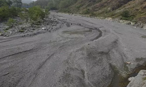 Haldwani में गौला नदी का जलस्तर घटने से पेयजल और सिंचाई संकट बढ़ा Haldwani में गौला नदी का जलस्तर घटने से पेयजल और सिंचाई संकट बढ़ा