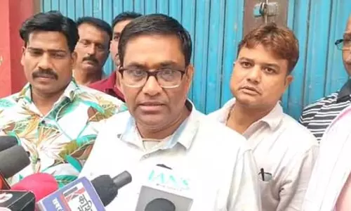 अधिकारी 2 लाख रुपए रिश्वत लेते गिरफ्तार, ठेकेदार को होना था 60 लाख का भुगतान
