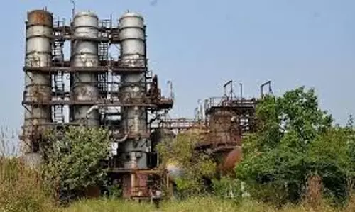 Bareilly: रबड़ फैक्ट्री कर्मचारियों का वेतन रुका, कमिश्नर से मिलकर की कार्रवाई की अपील Bareilly: रबड़ फैक्ट्री कर्मचारियों का वेतन रुका, कमिश्नर से मिलकर की कार्रवाई की अपील
