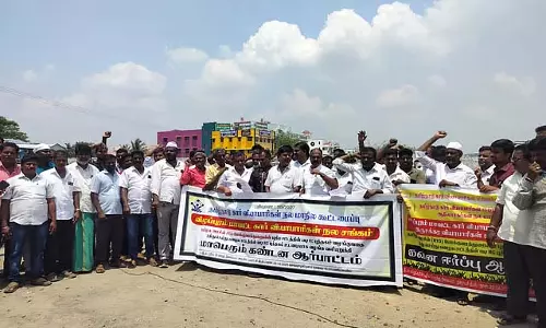 विल्लुपुरम में कार डीलर्स एसोसिएशन का विरोध प्रदर्शन
