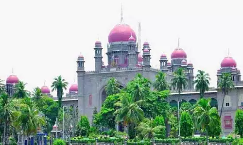Telangana HC ने निलंबित अंतिम वर्ष के कानून के छात्र को सेमेस्टर परीक्षा में बैठने की अनुमति दी