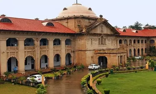 Prayagraj: यूपी पुलिस पर हाईकोर्ट की फटकार, वर्दी कानून तोड़ने की छूट नहीं Prayagraj: यूपी पुलिस पर हाईकोर्ट की फटकार, वर्दी कानून तोड़ने की छूट नहीं