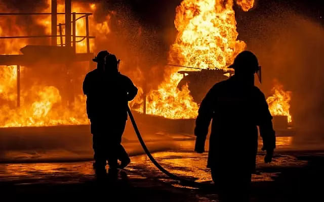 Assam : नुमालीगढ़ में गैस पाइपलाइन लीक होने से लगी आग Assam : नुमालीगढ़ में गैस पाइपलाइन लीक होने से लगी आग