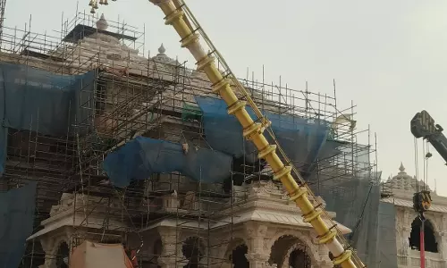 Ayodhya: अयोध्या में श्रीराम मंदिर के शिखर पर तिरंगा लहराया, 42 फीट ऊंचा ध्वज फहराया गया Ayodhya: अयोध्या में श्रीराम मंदिर के शिखर पर तिरंगा लहराया, 42 फीट ऊंचा ध्वज फहराया गया