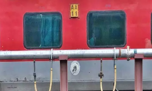 आंध्र प्रदेश में रायलसीमा एक्सप्रेस पर लुटेरों ने हमला किया, यात्रियों को लूटा