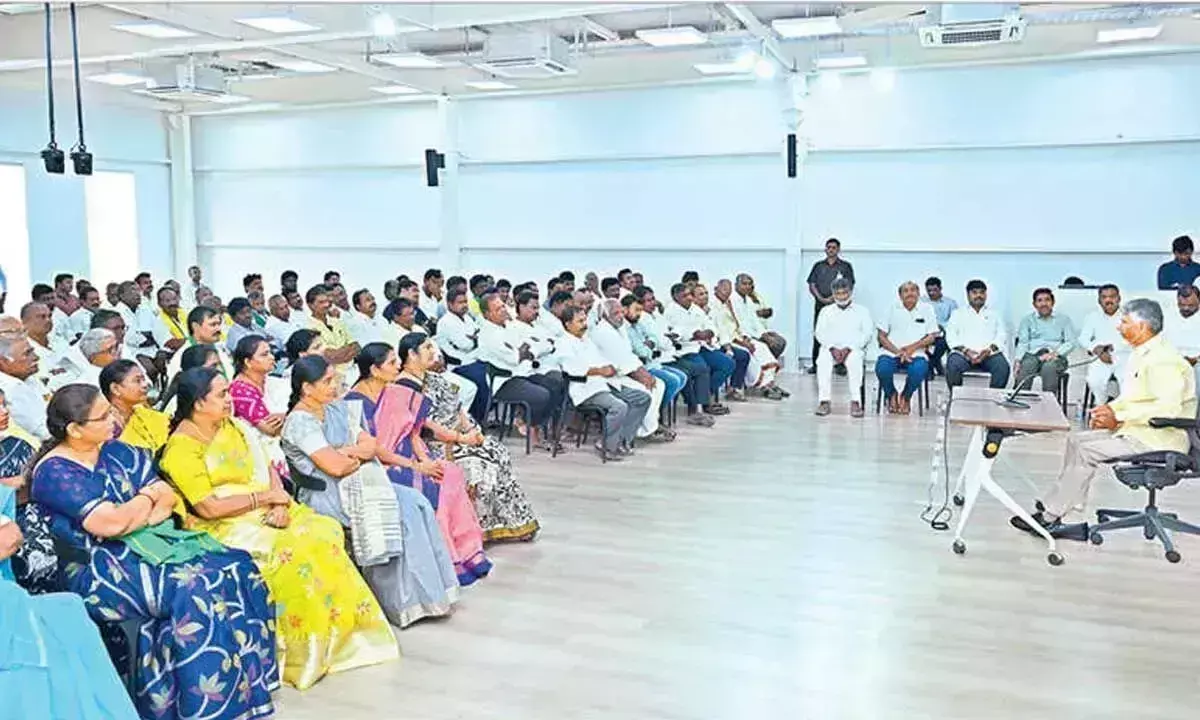 CM ने पूंजी निर्माण कार्यों के पुनः शुभारंभ समारोह में किसानों को आमंत्रित किया CM ने पूंजी निर्माण कार्यों के पुनः शुभारंभ समारोह में किसानों को आमंत्रित किया