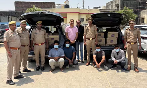 क्रेटा और MG हेक्टर की चेकिंग, 15 लाख की शराब जब्त