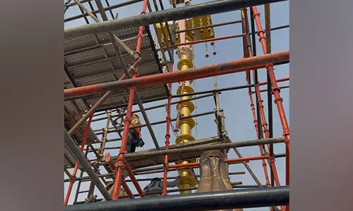 श्रीराम जन्मभूमि मंदिर के मुख्य शिखर पर ध्वज स्तंभ स्थापित