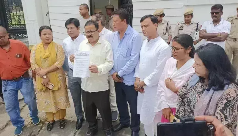 कांग्रेस ने सांसद प्रद्युत बोरदोलोई पर हमले को लेकर Assam पुलिस की आलोचना की कांग्रेस ने सांसद प्रद्युत बोरदोलोई पर हमले को लेकर Assam पुलिस की आलोचना की