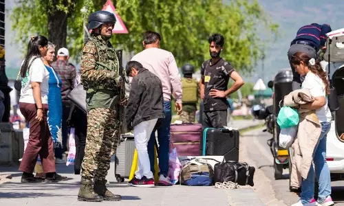 पहलगाम हमले के बाद सुरक्षा कारणों से Kashmir में 48 पर्यटन स्थल बंद पहलगाम हमले के बाद सुरक्षा कारणों से Kashmir में 48 पर्यटन स्थल बंद