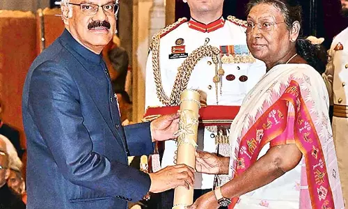 Andhra : उत्कृष्ट तेलुगु प्रतिभाओं के लिए पद्म पुरस्कार Andhra : उत्कृष्ट तेलुगु प्रतिभाओं के लिए पद्म पुरस्कार