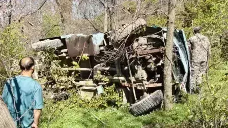 Budgam में सड़क हादसा, खाई में गिरने से CRPF के 9 जवान घायल