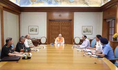 पाकिस्तान के साथ सीमा पर तनाव के बीच दिल्ली में बड़ी हलचल, बड़ा एक्शन होगा पाकिस्तान के साथ सीमा पर तनाव के बीच दिल्ली में बड़ी हलचल, बड़ा एक्शन होगा