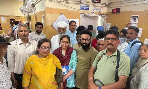 Wellness Center पर मरीजों को लंबी कतारों से जूझना पड़ रहा
