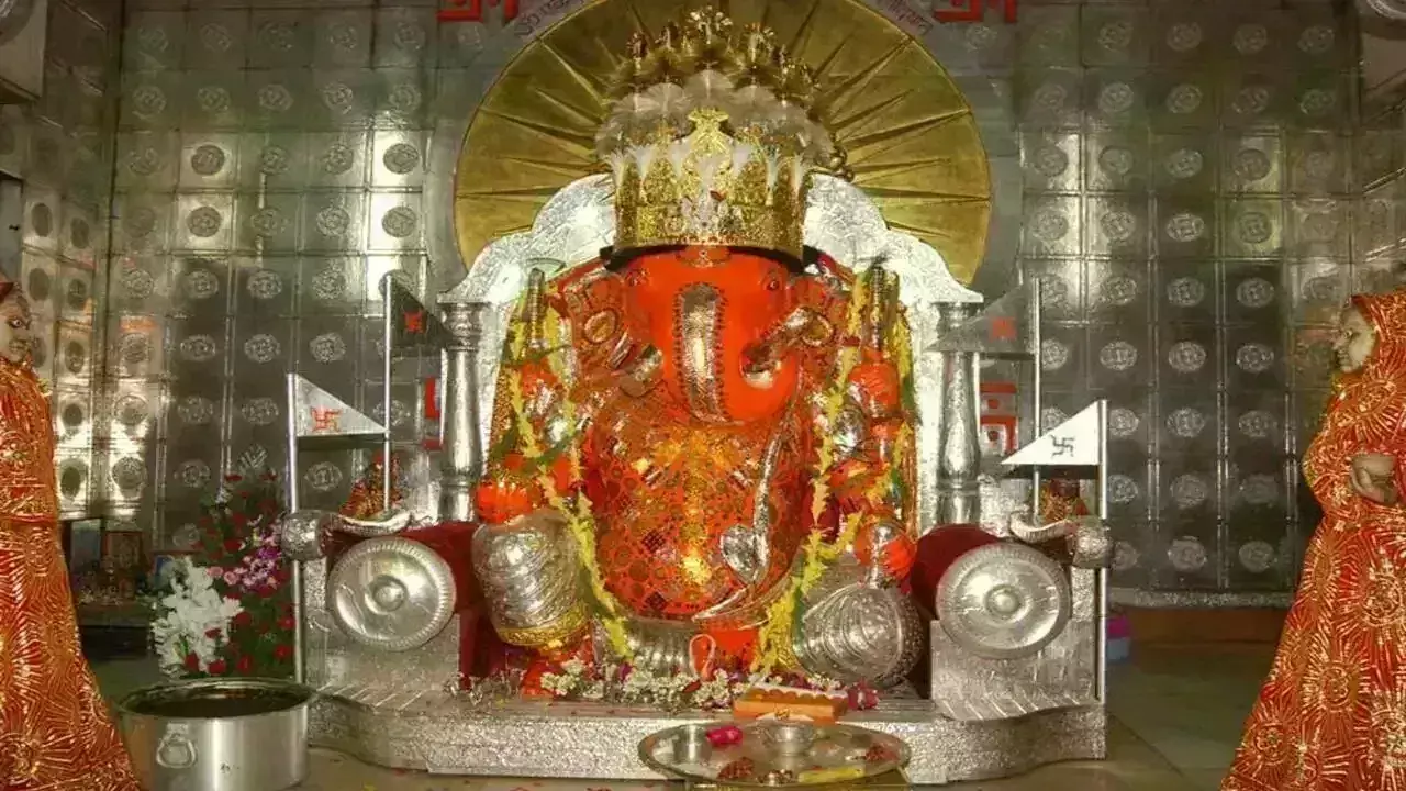 Rajasthan का यह प्राचीन मंदिर, जहां पीएम से सीएम तक आते हैं शीश झुकाने