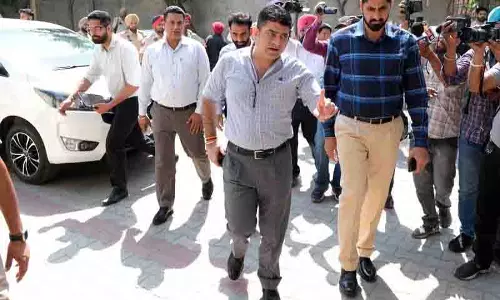 Ludhiana: शीर्ष पुलिस अधिकारी ने नशा मुक्ति केंद्र का दौरा किया, नशेड़ियों को सहायता प्रदान की Ludhiana: शीर्ष पुलिस अधिकारी ने नशा मुक्ति केंद्र का दौरा किया, नशेड़ियों को सहायता प्रदान की