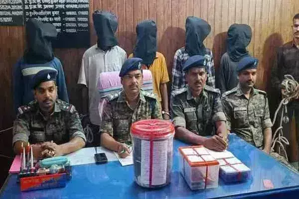 Latehar में पुलिस का नक्सलियों पर शिकंजा, लेवी वसूली मामले में 5 गिरफ्तार