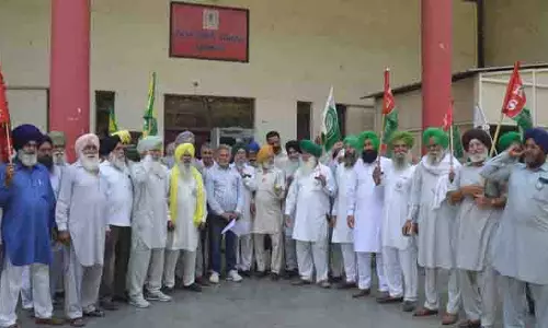 किसानों के खिलाफ हिंसा पर CM को ज्ञापन