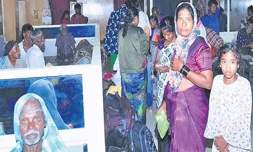 झोपड़ी निवासियों ; पक्के मकान और मालिकाना हक के लिए अनिश्चितकालीन धरना फिर से किया शुरू झोपड़ी निवासियों ; पक्के मकान और मालिकाना हक के लिए अनिश्चितकालीन धरना फिर से किया शुरू