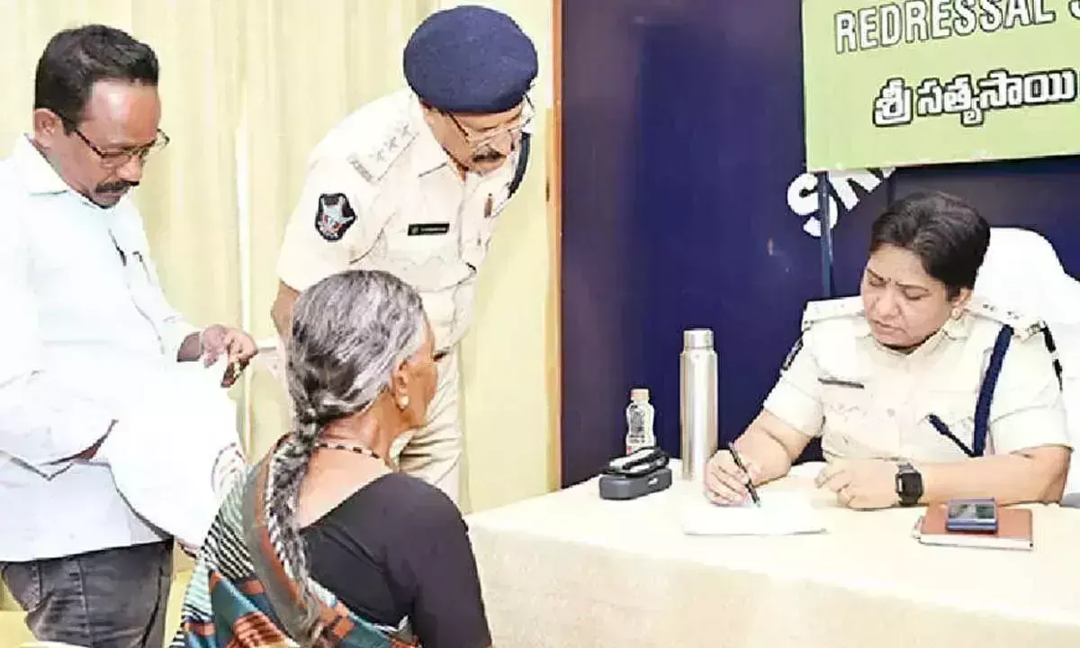 SP रत्न ने पीजीआरएस में याचिकाओं पर कानूनी कार्रवाई का निर्देश दिया