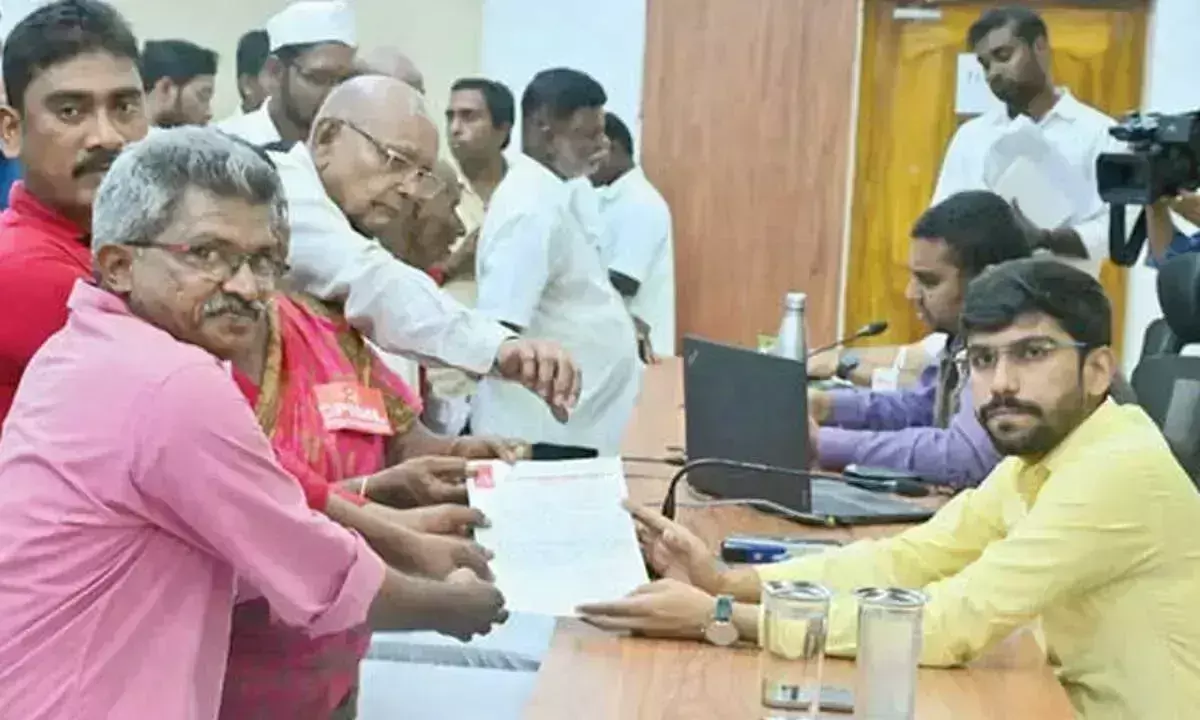 Andhra: कलेक्टर ने लापरवाही की निंदा की