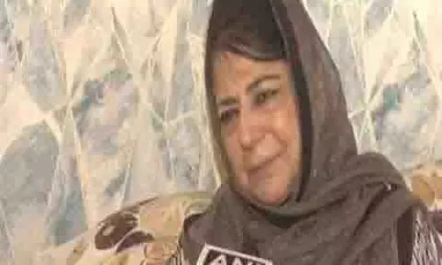 PDP प्रमुख महबूबा मुफ्ती ने पाकिस्तान पर जेकेएनसी की असंगत नीति पर सवाल उठाए PDP प्रमुख महबूबा मुफ्ती ने पाकिस्तान पर जेकेएनसी की असंगत नीति पर सवाल उठाए