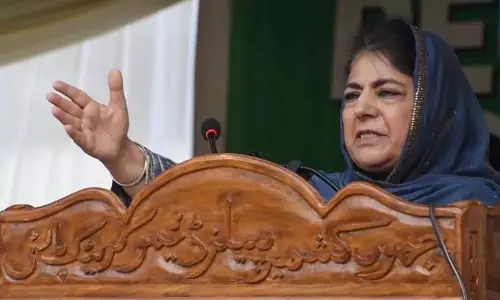 भारतीयों से शादी करने वाले पाकिस्तानियों को वापस भेजने के फैसले पर पुनर्विचार करें: Mehbooba Mufti
