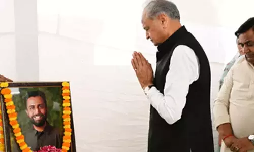 पूर्व मुख्यमंत्री गहलोत ने आतंकी हमले के पीड़ितों को श्रद्धांजलि देते हुए जन्मदिन समारोह किया रद्द पूर्व मुख्यमंत्री गहलोत ने आतंकी हमले के पीड़ितों को श्रद्धांजलि देते हुए जन्मदिन समारोह किया रद्द