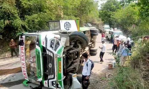 Mandi में बस दुर्घटना, 15 यात्री घायल