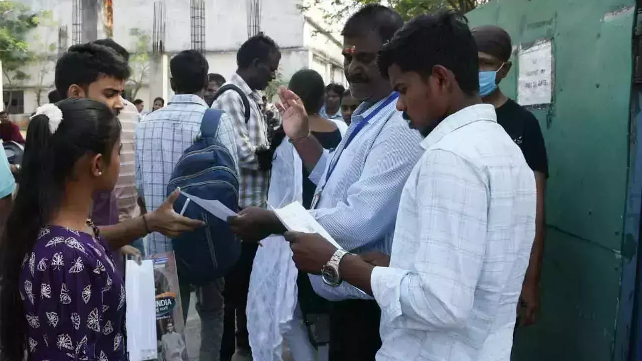 Telangana: TG EAPCET परीक्षा शुरू Telangana: TG EAPCET परीक्षा शुरू