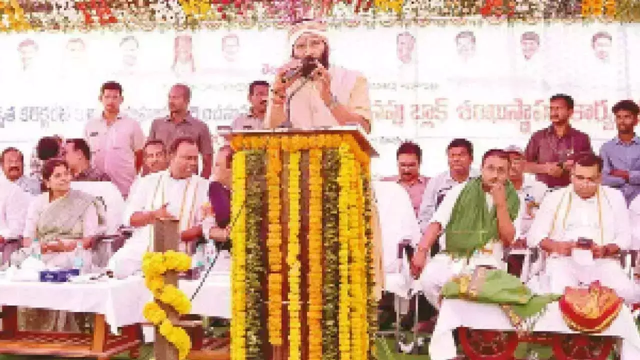 केसीआर तेलंगाना के विकास में बाधा हैं: Congress केसीआर तेलंगाना के विकास में बाधा हैं: Congress
